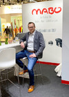 Prokurist Tobias Meyer auf dem Messestand
